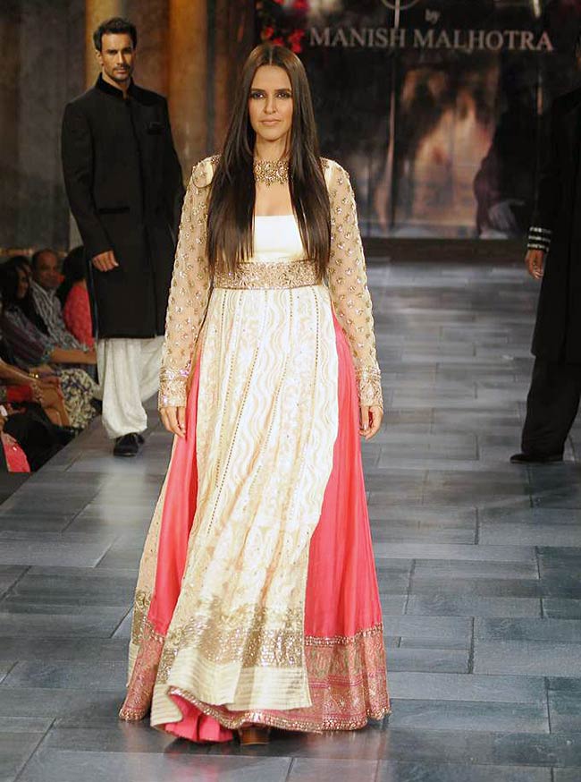 सितारों से सजा मिजवां फैशन शो... | ज्‍वेलरी वीक में सितारे