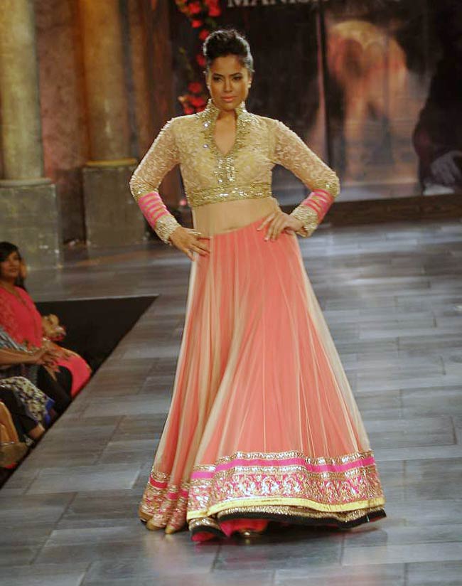 सितारों से सजा मिजवां फैशन शो... | ज्‍वेलरी वीक में सितारे