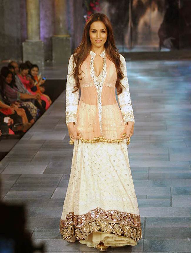 सितारों से सजा मिजवां फैशन शो... | ज्‍वेलरी वीक में सितारे