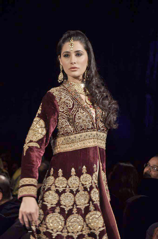 इंडियन ब्राइडल वीक में बॉलीवुड की 'दुल्हनें' | 'दुल्हन' चित्रांगदा