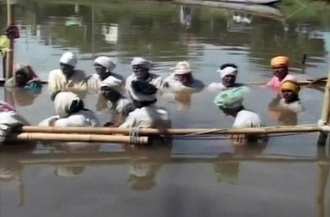 10 सितंबर 2012: तस्वीरों में दिनभर की अहम खबरें | पढ़ें