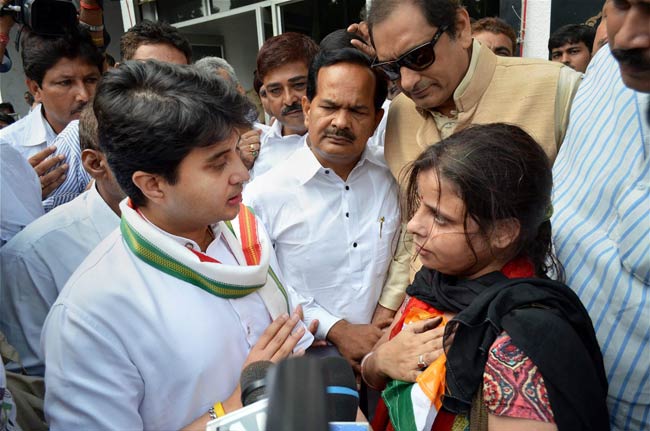 11 सितंबर 2012: तस्वीरों में दिनभर की अहम खबरें | पढ़ें