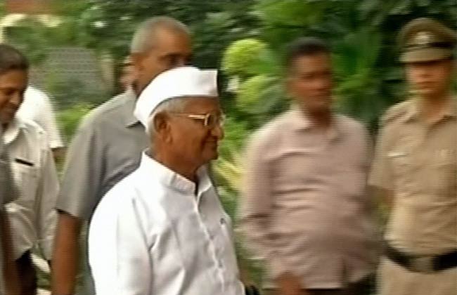 23 सितंबर 2012: तस्वीरों में दिनभर की बड़ी खबरें | पढ़ें