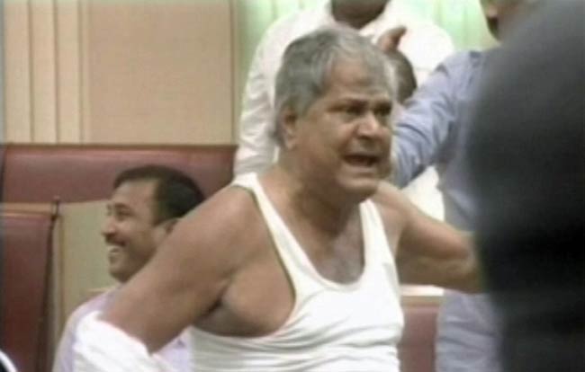 3 सितंबर, 2012: तस्वीरों में दिन की बड़ी खबरें | पढ़ें