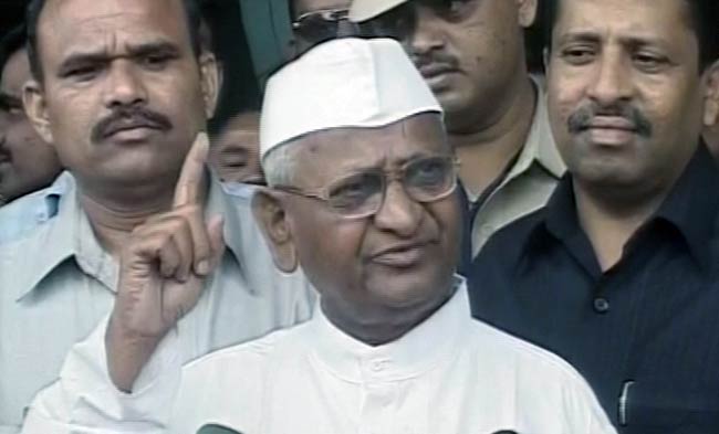 3 सितंबर, 2012: तस्वीरों में दिन की बड़ी खबरें | पढ़ें