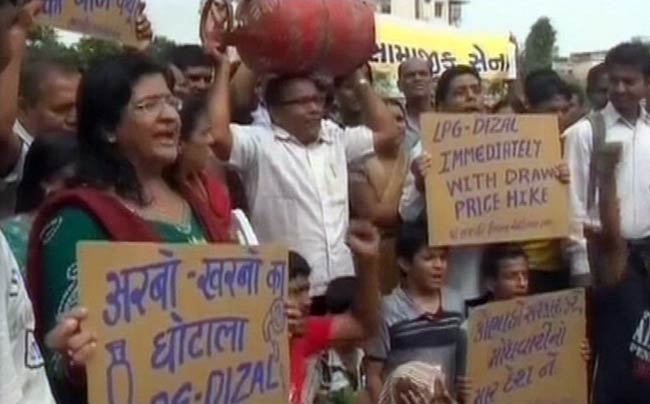 14 सितंबर 2012: तस्वीरों में दिनभर की अहम खबरें | पढ़ें