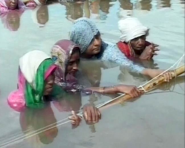 12 सितंबर 2012: तस्वीरों में दिनभर की अहम खबरें | पढ़ें