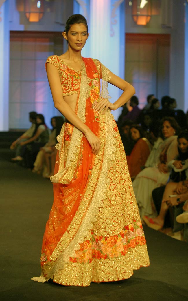 ब्राइडल फैशन वीक Day 5: सोहा और जरीन बनीं दुल्‍हन | 'दुल्हन' चित्रांगदा