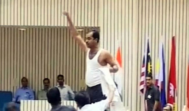 जब विरोध में नारेबाजी से सन्‍न रह गए प्रधानमंत्री...