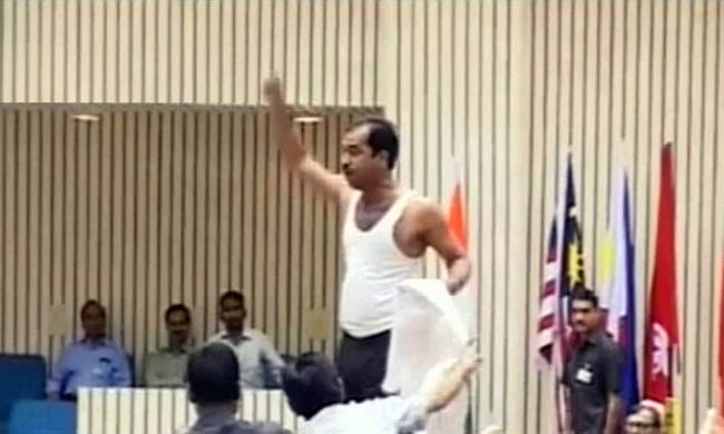 जब विरोध में नारेबाजी से सन्‍न रह गए प्रधानमंत्री...