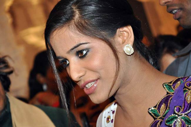 पूनम पांडे का देसी गर्ल अवतार | न्यूड पूनम