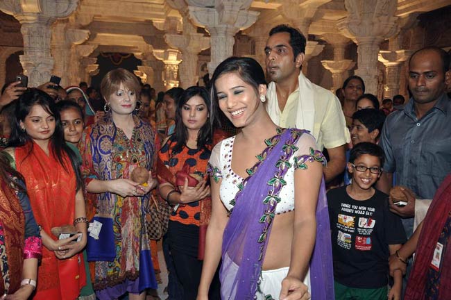 पूनम पांडे का देसी गर्ल अवतार | न्यूड पूनम