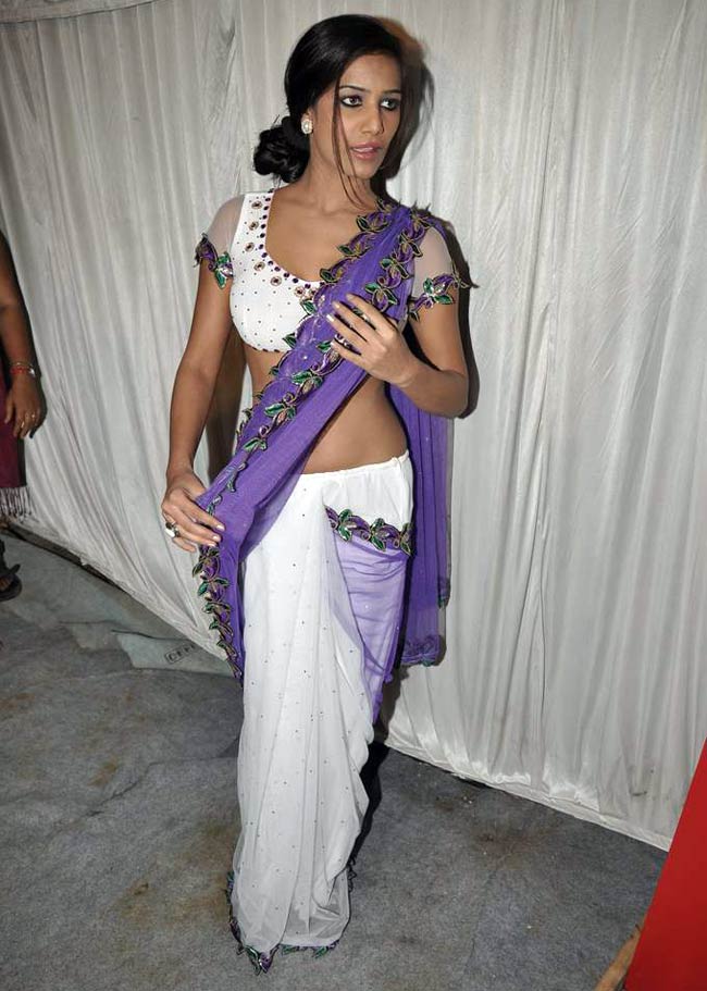 पूनम पांडे का देसी गर्ल अवतार | न्यूड पूनम