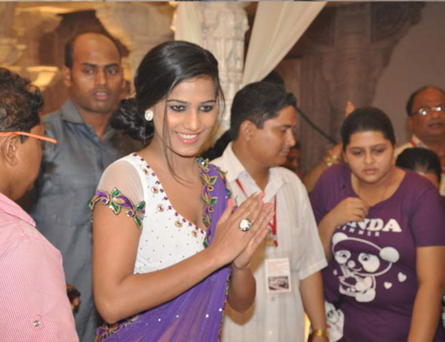 पूनम पांडे का देसी गर्ल अवतार | न्यूड पूनम