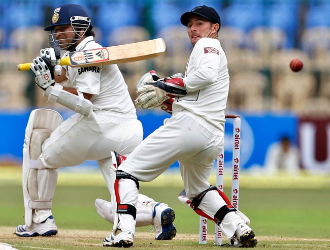 2nd Test Day 2: कोहली ने संभाली पारी