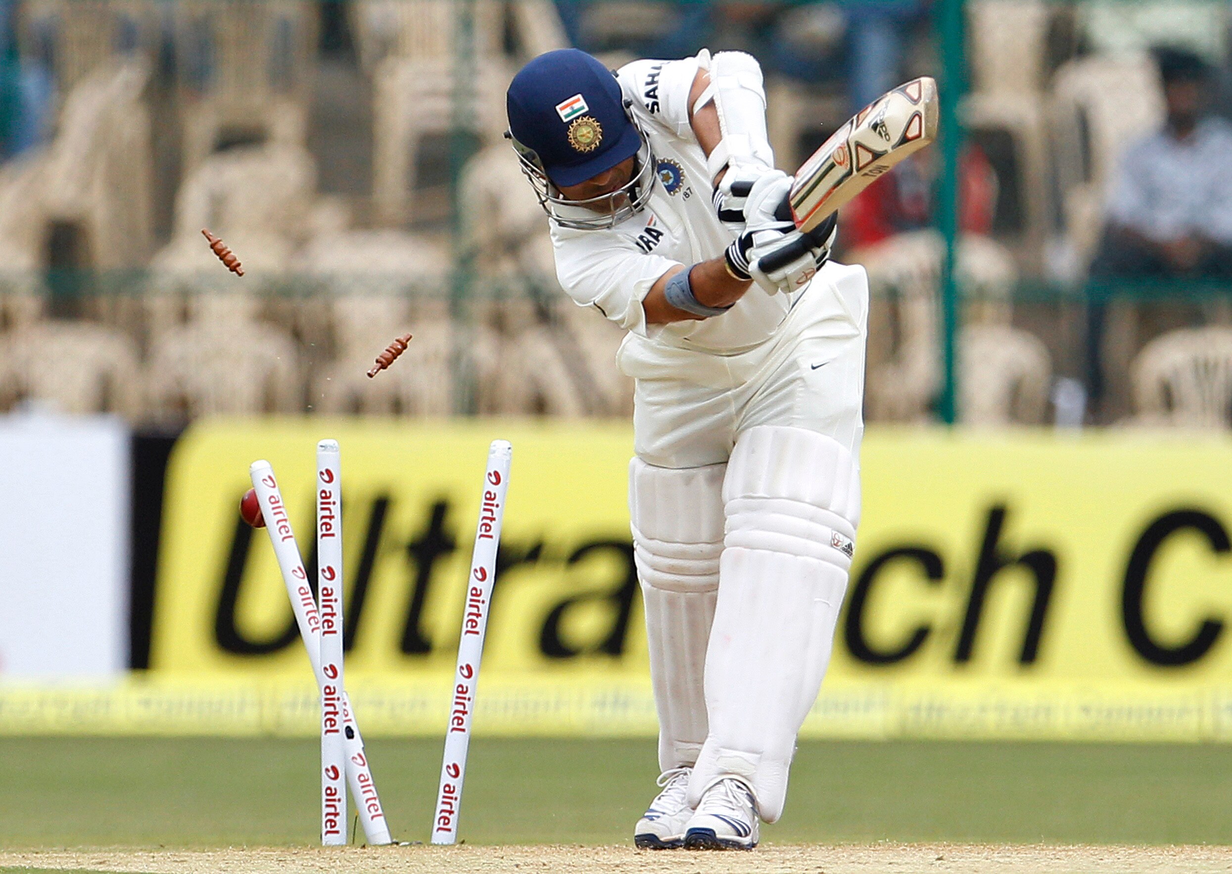 2nd Test Day 2: कोहली ने संभाली पारी