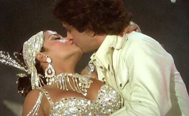 तस्‍वीरों में देखें बॉलीवुड के हॉट किसिंग सीन | बोल्ड बालाएं