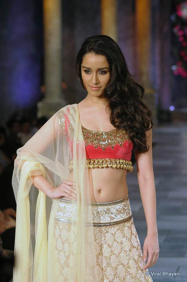 सितारों से सजा मिजवां फैशन शो... | ज्‍वेलरी वीक में सितारे