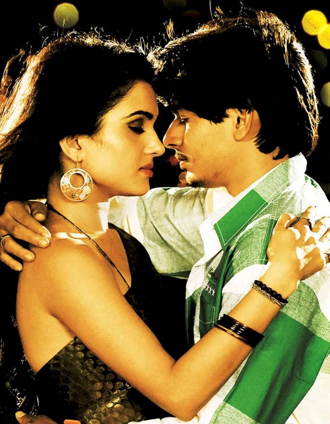 फिल्‍मों में ग्‍लैमरस टीचर के जलवे...