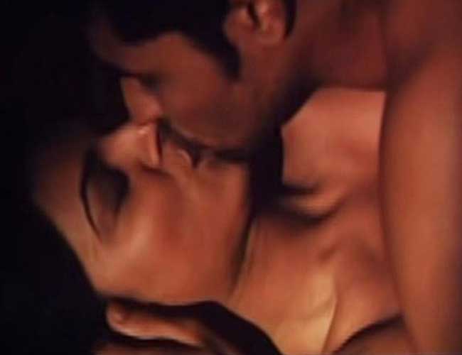 तस्‍वीरों में देखें बॉलीवुड के हॉट किसिंग सीन | बोल्ड बालाएं