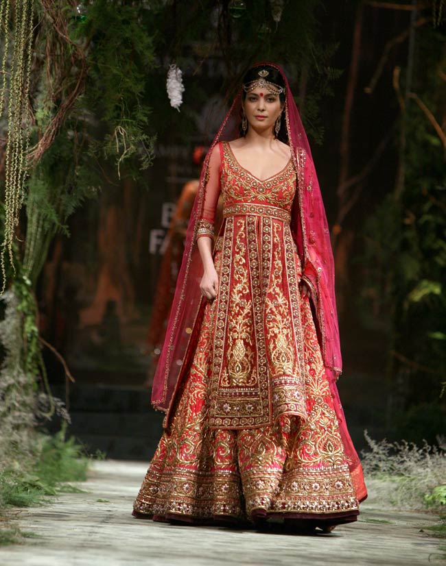 ब्राइडल फैशन वीक में चित्रांगदा के जलवे...| ज्‍वेलरी वीक