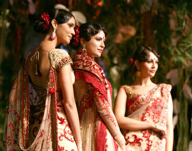 ब्राइडल फैशन वीक में चित्रांगदा के जलवे...| ज्‍वेलरी वीक