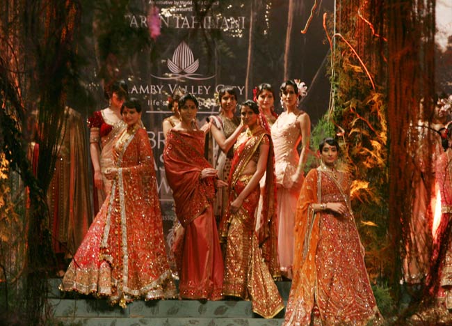 ब्राइडल फैशन वीक में चित्रांगदा के जलवे...| ज्‍वेलरी वीक
