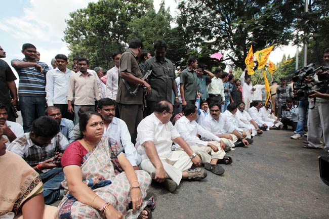 तेलंगाना मार्च को लेकर हैदराबाद में तनाव की स्थिति