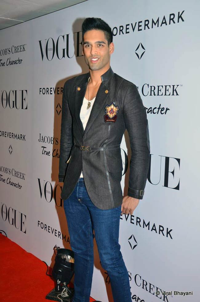 वोग इंडिया की 5वीं सालगिरह पर सितारों का जलवा |  सितारों की मस्‍ती