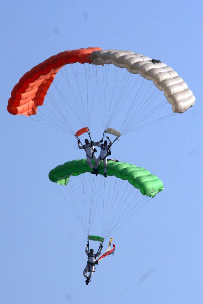 वायु सेना के 80 साल पूरे, आसमान में दिखाई ताकत