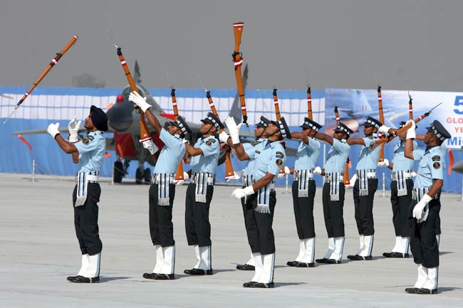 वायु सेना के 80 साल पूरे, आसमान में दिखाई ताकत