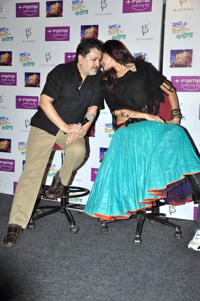 'मटरू की बिजली...’ का ट्रेलर लांच  | ग्लैमर का तड़का