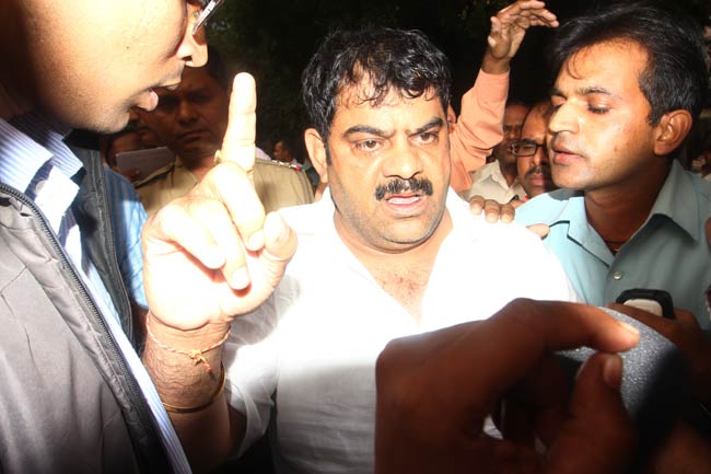 अरविंद केजरीवाल ने फिर चलाया सियासी चेहरों पर तीर