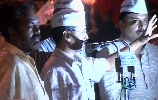 14 अक्टूबर 2012: तस्वीरों में दिनभर की बड़ी खबरें | पढ़ें