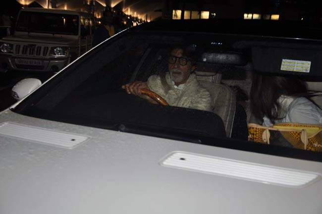 'बिग बी' का जन्‍मदिन मनाने वतन लौटे ऐश-अभिषेक | आराध्‍या की झलक