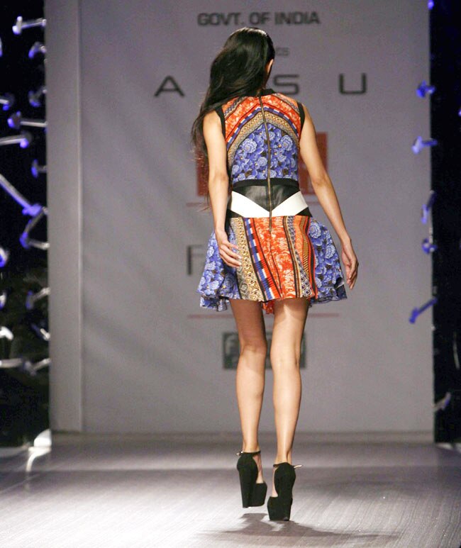 विल्स फैशन वीक के पहले दिन हसीनाओं का जलवा | हिट जोड़ी