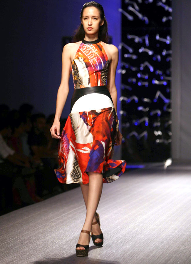 विल्स फैशन वीक के पहले दिन हसीनाओं का जलवा | हिट जोड़ी