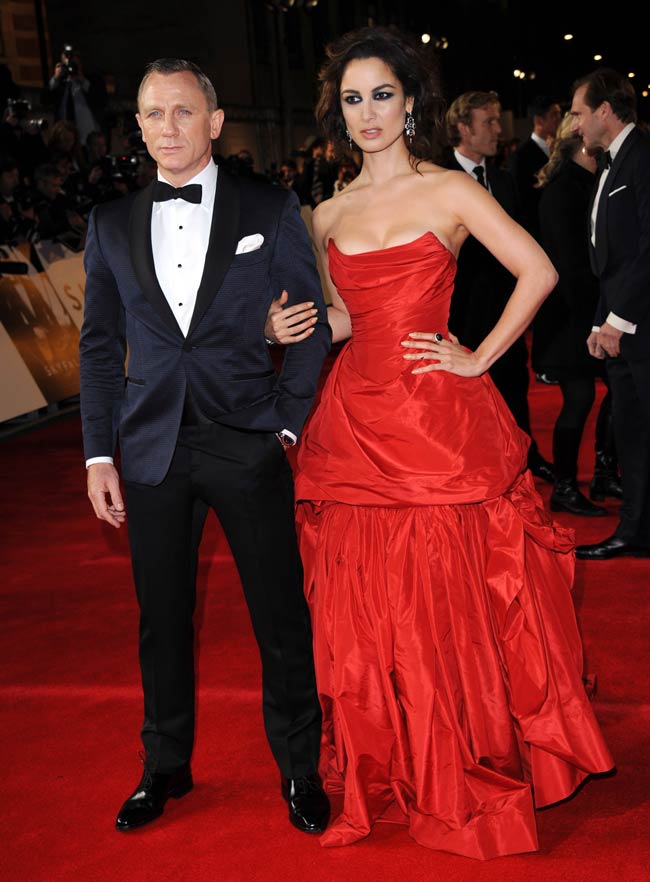 'स्‍काईफॉल' के प्रीमियर में छा गईं केली ब्रूक | बॉन्‍ड गर्ल टोनिया