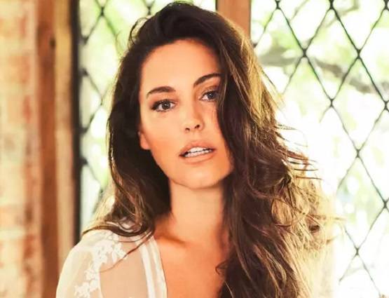 FHM मैगजीन के लिए केली ब्रुक का हॉट फोटोशूट