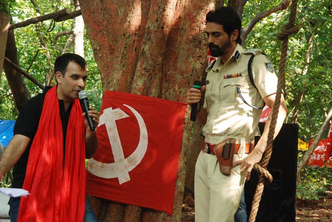 Exclusive: 'चक्रव्‍यूह' के प्रमोशन का अनोखा स्टाइल