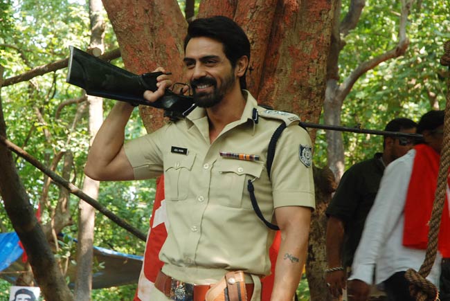 Exclusive: 'चक्रव्‍यूह' के प्रमोशन का अनोखा स्टाइल