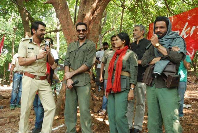 Exclusive: 'चक्रव्‍यूह' के प्रमोशन का अनोखा स्टाइल