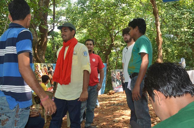 Exclusive: 'चक्रव्‍यूह' के प्रमोशन का अनोखा स्टाइल