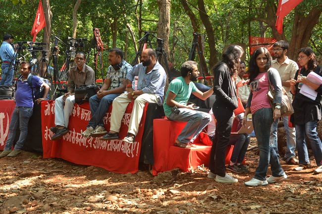 Exclusive: 'चक्रव्‍यूह' के प्रमोशन का अनोखा स्टाइल