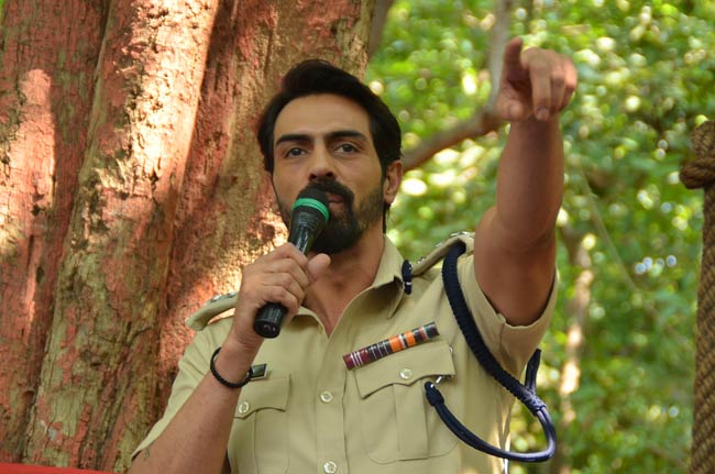 Exclusive: 'चक्रव्‍यूह' के प्रमोशन का अनोखा स्टाइल