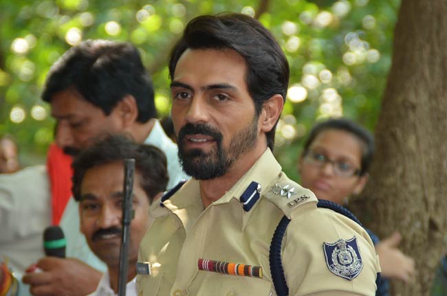 Exclusive: 'चक्रव्‍यूह' के प्रमोशन का अनोखा स्टाइल