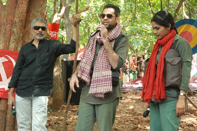 Exclusive: 'चक्रव्‍यूह' के प्रमोशन का अनोखा स्टाइल