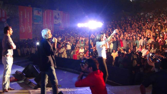 Exclusive: फिल्‍म 'चक्रव्‍यूह' के प्रमोशन में जुटी पूरी टीम