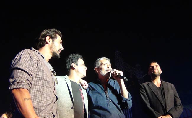 Exclusive: फिल्‍म 'चक्रव्‍यूह' के प्रमोशन में जुटी पूरी टीम