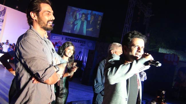 Exclusive: फिल्‍म 'चक्रव्‍यूह' के प्रमोशन में जुटी पूरी टीम